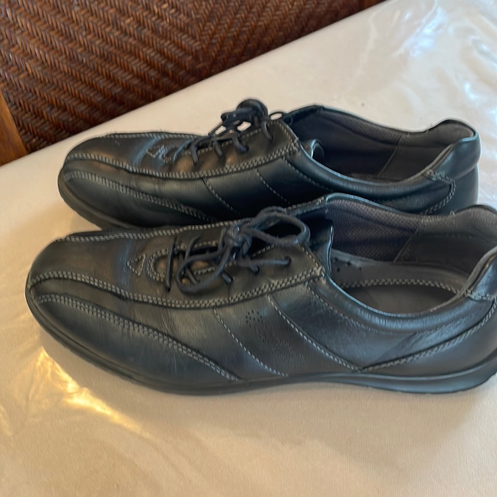 Ecco sky lace up black shoes VGUC size 40
